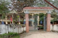 Học sinh lớp 4 bị 'bỏ quên' trong nhà vệ sinh trường ở Nghệ An