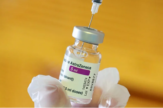 Tiêm vaccine AstraZeneca, có cần xét nghiệm tìm 'cục máu đông'?