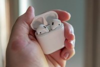 Cách thiết lập và ghép nối lại tai nghe Apple AirPods