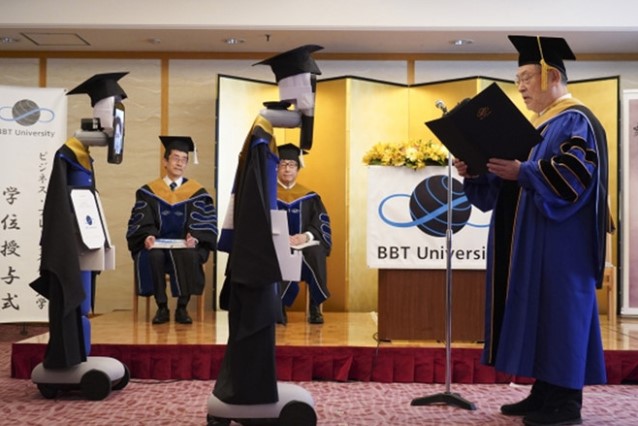 Trường đại học làm lễ tốt nghiệp online
