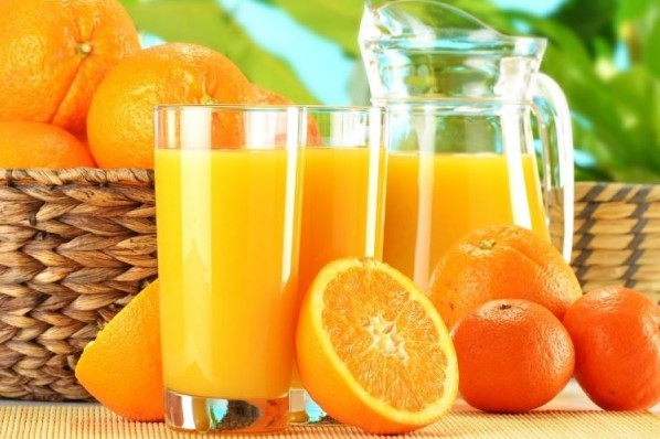 Uống nước cam vào thời