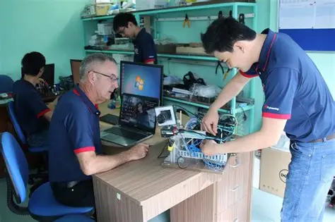 Review ngành Khoa học máy tính - ĐH Troy (Hoa Kỳ) 1 Ngành Khoa học máy tính (Computer Science) là một lĩnh vực nghiên cứu rộng lớn liên quan đến lý thuyết, thiết kế, phát triển và ứng dụng của máy tính và hệ thống tính toán. Nó bao gồm nhiều lĩnh vực như lập trình, thuật toán, cấu trúc dữ liệu, trí tuệ nhân tạo, khoa học dữ liệu, và hệ thống máy tính.