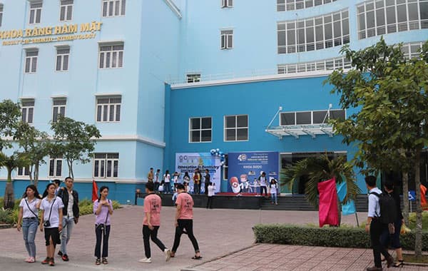 Trường Đại học Y Dược Cần Thơ (CTUMP), một trong những trường đại học y khoa hàng đầu Việt Nam, thu hút sự quan tâm của nhiều thí sinh và phụ huynh. Dưới đây là bài đánh giá chi tiết về ngôi trường này.