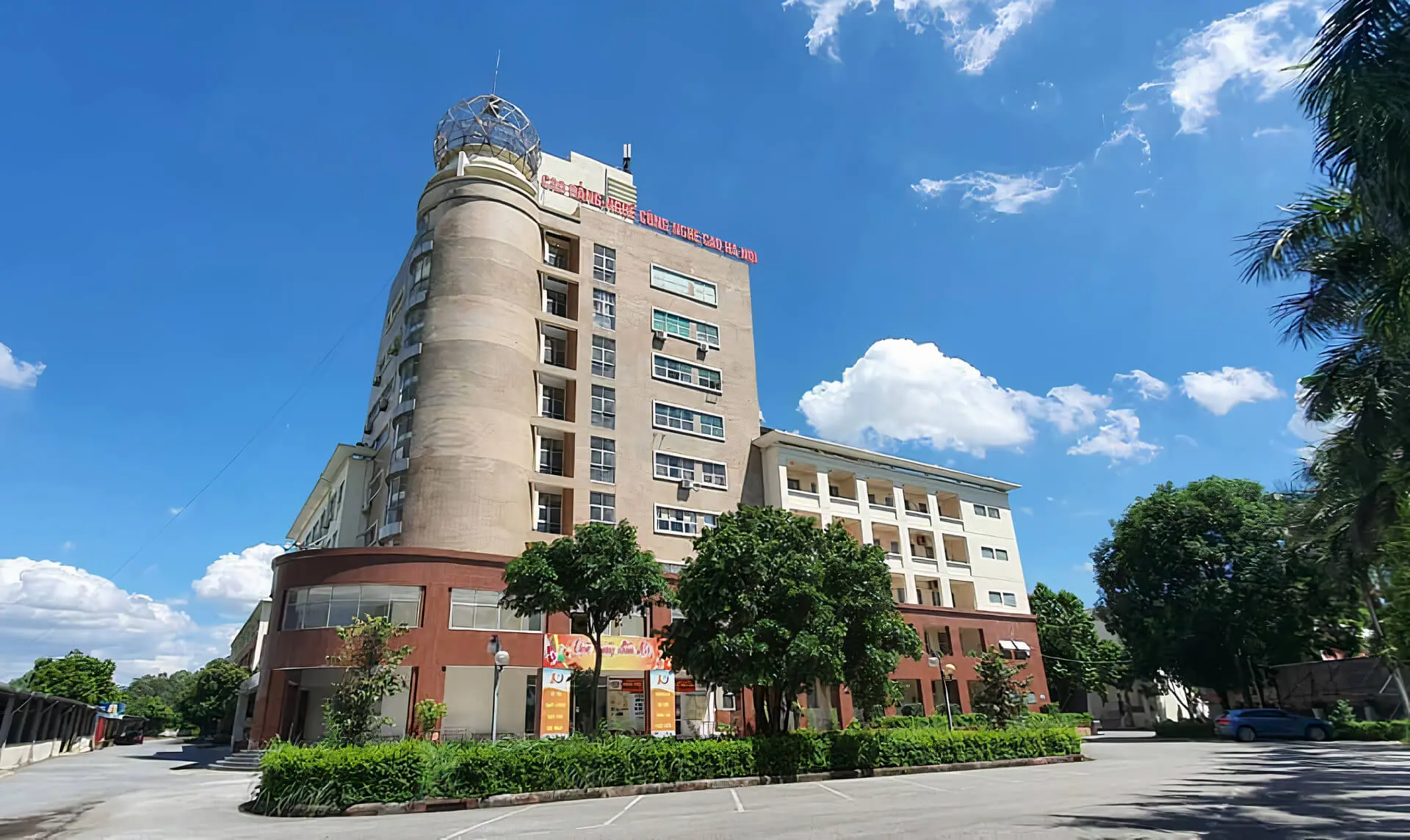  Trường Cao đẳng Kinh doanh và Công nghệ Hà Nội 