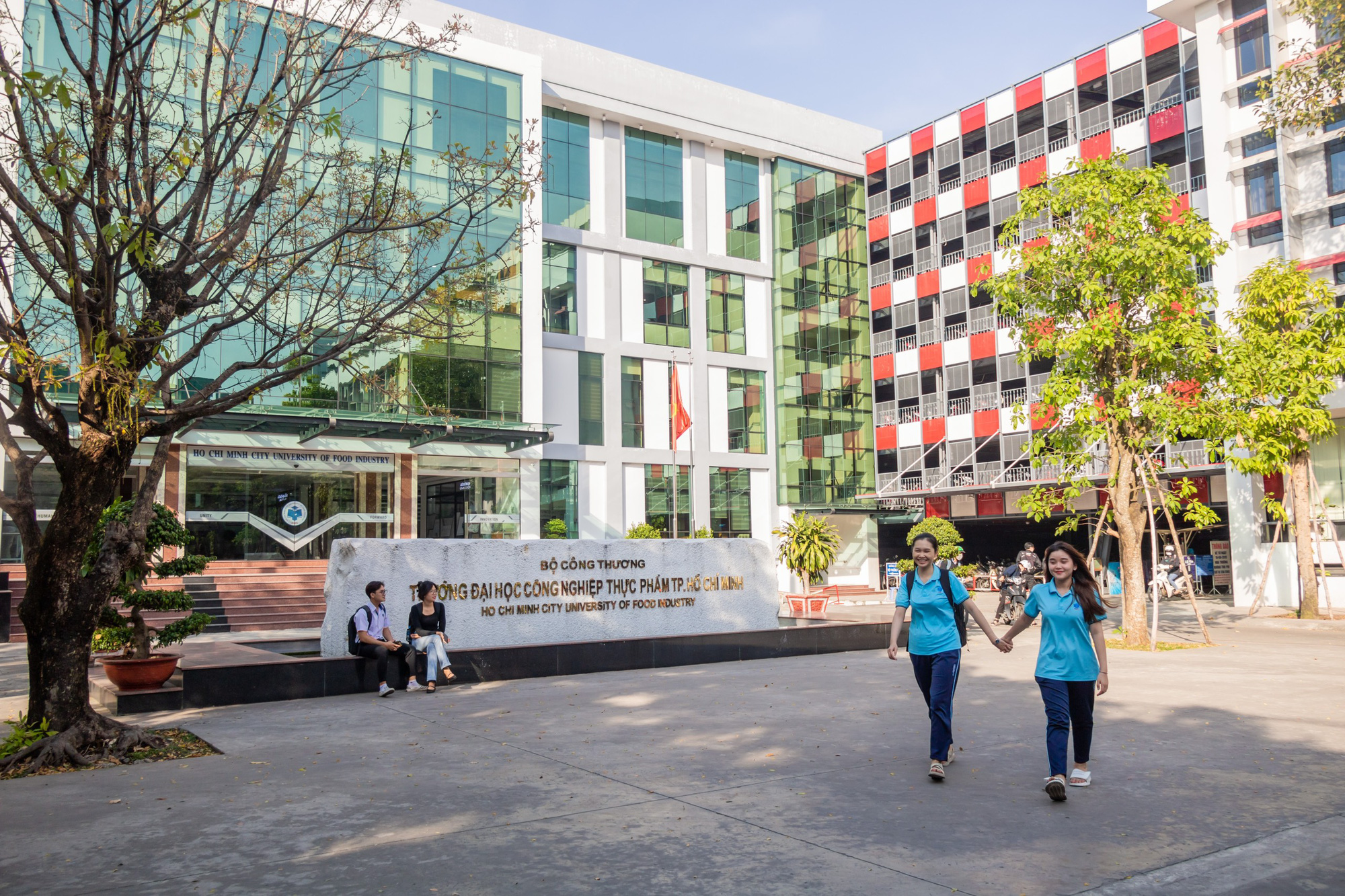 Trường Đại học Công nghệ ĐHQGHN (UET) 