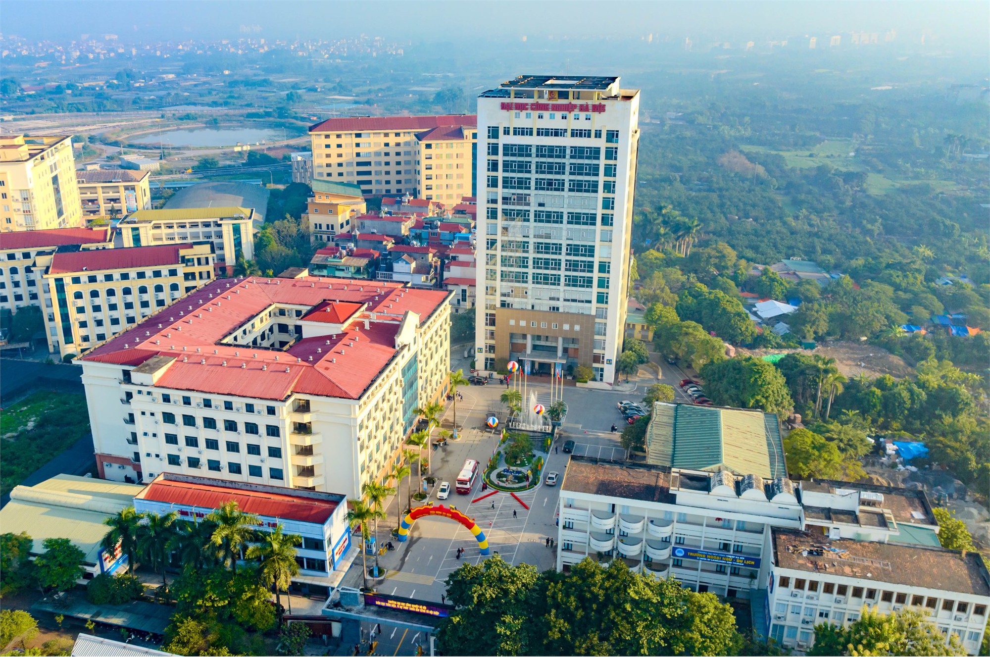 Review Trường Đại học Kinh Doanh và Công Nghệ Hà Nội (HUBT) chất lượng đào tạo và trải nghiệm sinh viên 1 Trường Đại học Kinh Doanh và Công Nghệ Hà Nội (HUBT)