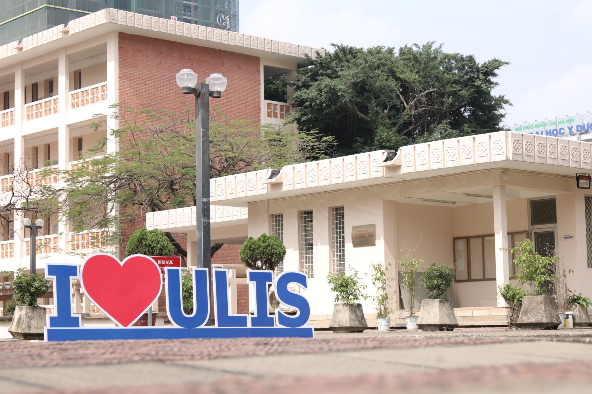 Review Trường Đại học Ngoại ngữ ĐHQGHN (ULIS) môi trường học ngoại ngữ hàng đầu và cơ hội hội nhập quốc tế 1 Trường Đại học Ngoại ngữ ĐHQGHN (ULIS)