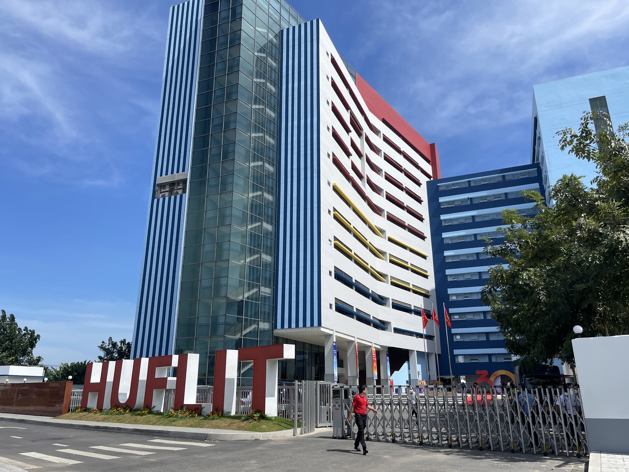 Review Trường Đại học Ngoại ngữ Tin học TP.HCM (HUFLIT) có nên chọn học? 1 Trường Đại học Ngoại ngữ Tin học TP.HCM (HUFLIT)